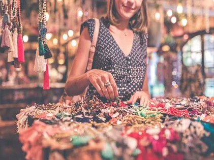 Fashion Blunders for Petite Women - Accessories